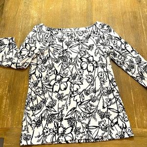 Loft women’s size medium white & black printed quarter sleeve top